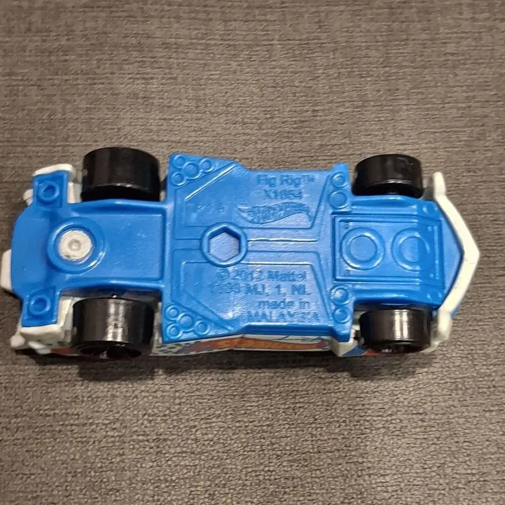 Hot Wheels Showdown 2012 Fig Rig X1654 White Blue HW Race Diecast Toy